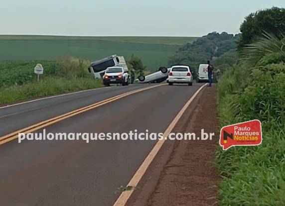Veículo capota e deixa feridos após colidir com caminhão na RS-342, em Independência - foto 2