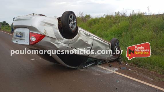 Veículo capota e deixa feridos após colidir com caminhão na RS-342, em Independência - foto 3