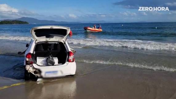 Fuga começou após policiais rodoviários flagrarem homem dirigindo em alta velocidade pela SC-401. Motorista furou cruzamentos e trafegou por calçadas durante perseguição