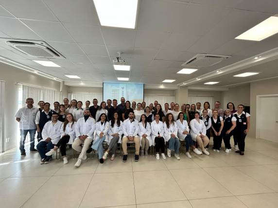 Uma diversidade de sotaques e culturas marcou a apresentação da primeira turma.