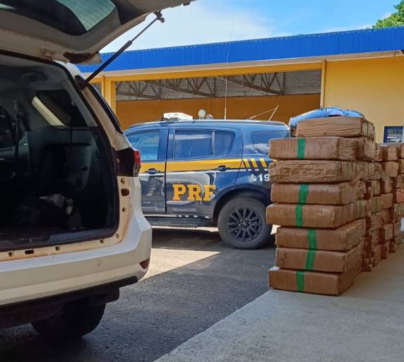 Na BR-282 em Lages, PRF localiza mais de uma tonelada de maconha e recupera veículo roubado - foto 4