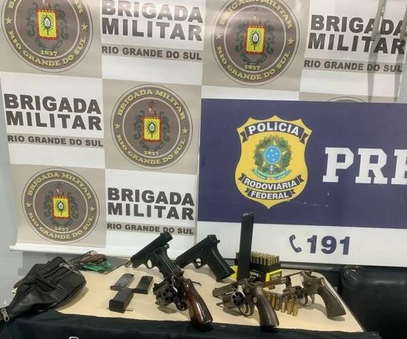 Diante dos fatos, os policiais deram voz de prisão ao homem, que foi conduzido à UPA e posteriormente à Delegacia de Polícia de Ijuí