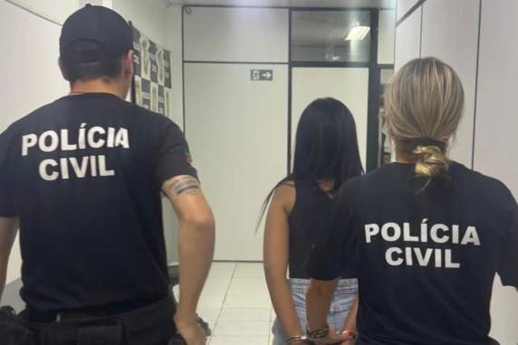 Desde janeiro, a Polícia Civil já havia apreendido R$ 34,9 mil em dinheiro, carros e celulares na casa da mulher de 21 anos