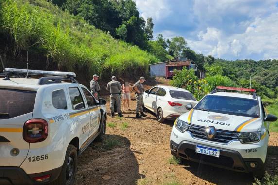Duas mulheres e três crianças foram atingidos durante incêndio criminoso neste sábado (8), disse a Brigada Militar