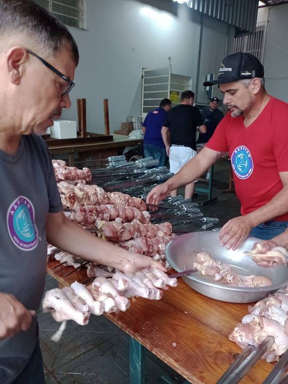 Aapecan Santa Rosa promove 2ª edição do Galeto Solidário em prol de pessoas em tratamento contra o Câncer - foto 3