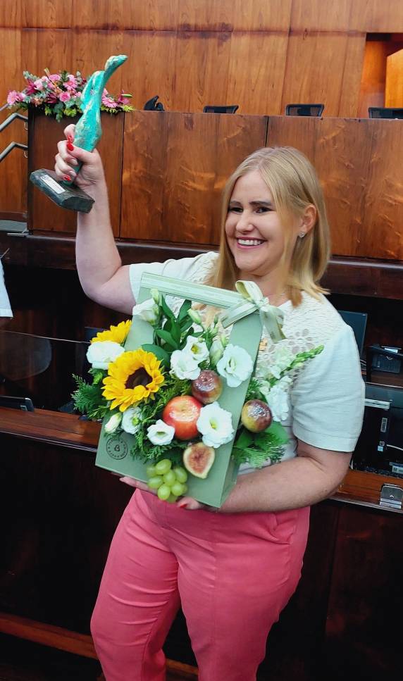 Cleonice Back recebe o Troféu Mulher Cidadã, na Assembleia Legislativa do Estado do Rio Grande do Sul - foto 4