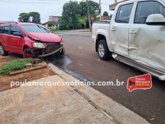 Mulher fica ferida após colisão entre dois veículos no bairro São Francisco, em Três de Maio - foto 2