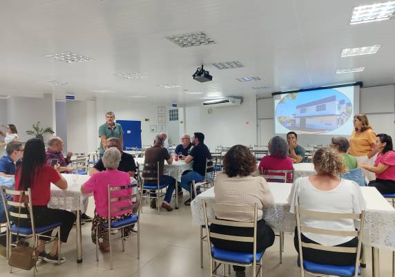 Comitiva da Feapaes-RS visita Apae de Três de Maio - foto 3