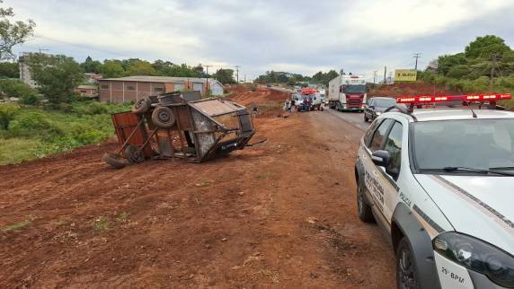 No reboque era transportado um Cavalo que foi removido para atendimento de um veterinário