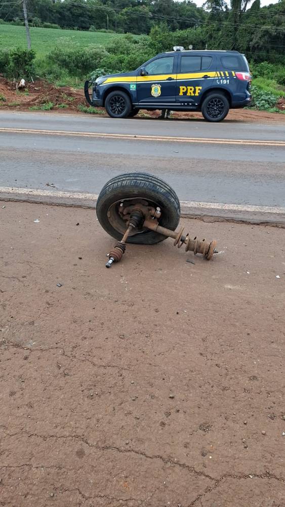 Acidente na BR-285 envolve carro e caminhonete com reboque acoplado, em Ijuí - foto 4