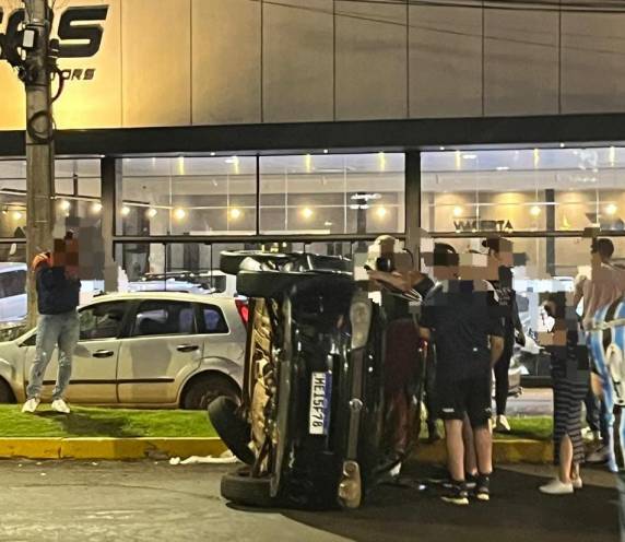 O acidente ocorreu no início da noite deste sábado