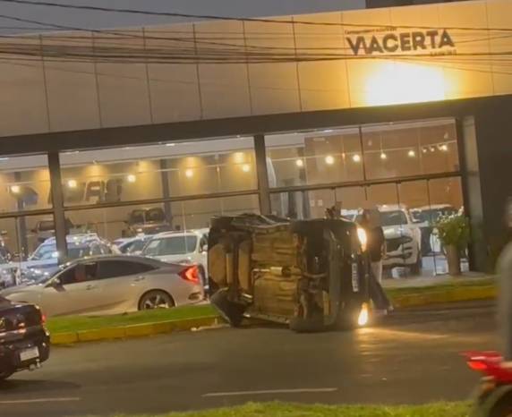 O acidente ocorreu no início da noite deste sábado