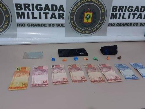 O homem e a mulher foram presos pela Brigada Militar