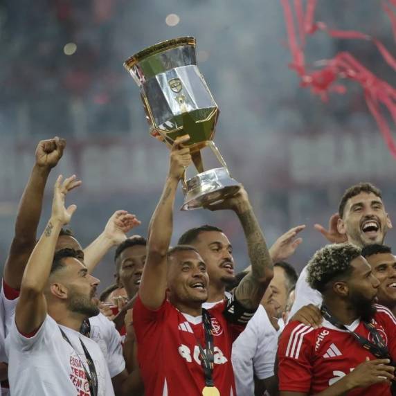 No Beira-Rio, Colorado largou na frente com golaço de Valencia, de falta, e Tricolor igualou com Wagner Leonardo. O 1 a 1 evitou o octa do Grêmio e deu ao Inter o seu 46° título estadual