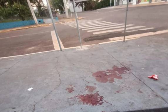 Uma menor de idade foi apreendida por suspeita de integrar confusão. Vítimas foram hospitalizadas