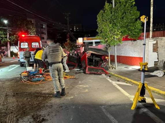 Três pessoas ficaram feridas no acidente que ocorreu no Centro da Cidade
