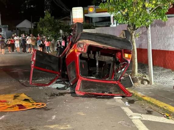 Capotamento é registrado em Carlos Barbosa - foto 2