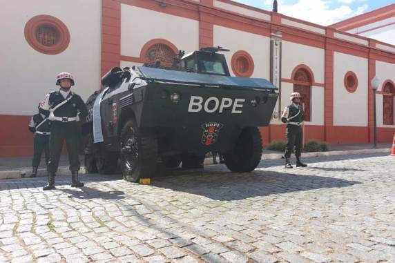 Seis veículos foram doados pelo Exército para a segurança pública do Rio Grande do Sul; um carro similar custaria hoje aos cofres públicos estaduais algo em torno de R$ 3 milhões