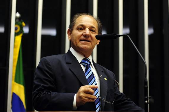 Caso filho do ex-presidente fique afastado por mais de 120 dias do cargo, um novo ocupante será chamado, conforme regimento interno da Casa