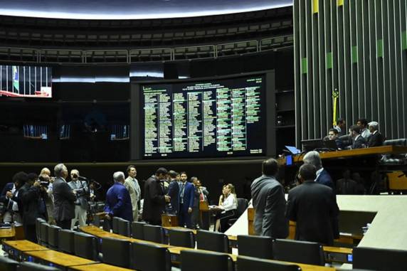 Projeto seguirá agora para sanção ou veto presidencial. Teto de gastos para o ano é de R$ 2,2 trilhões