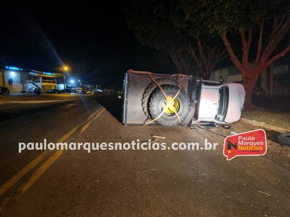 Caminhonete tomba após colisão na RS-342 em Três de Maio - foto 5