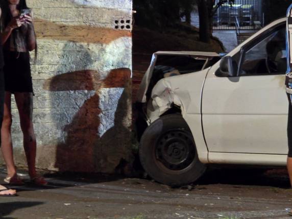 Acidente entre veículos deixa dois homens feridos em Passo Fundo - foto 2
