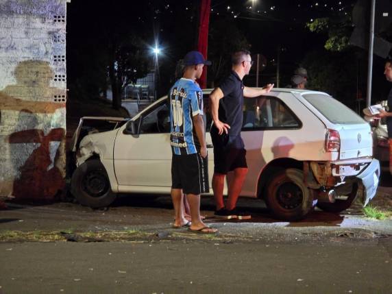 Acidente entre veículos deixa dois homens feridos em Passo Fundo - foto 5