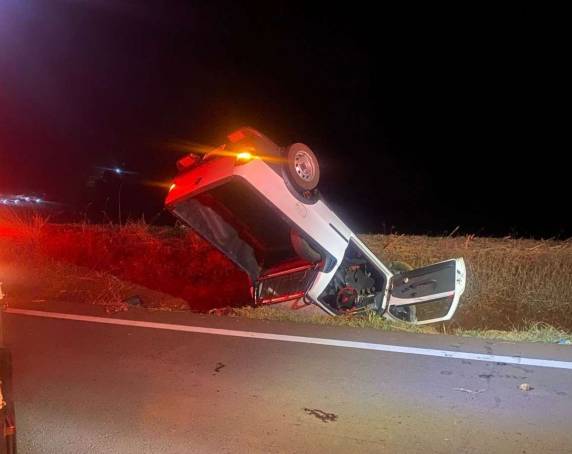 Capotamento ocorreu no final da noite de sábado