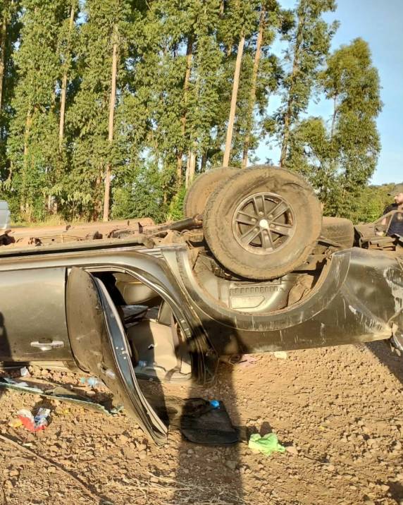 Acidente entre caminhonete e Kombi em São Valentim - foto 2