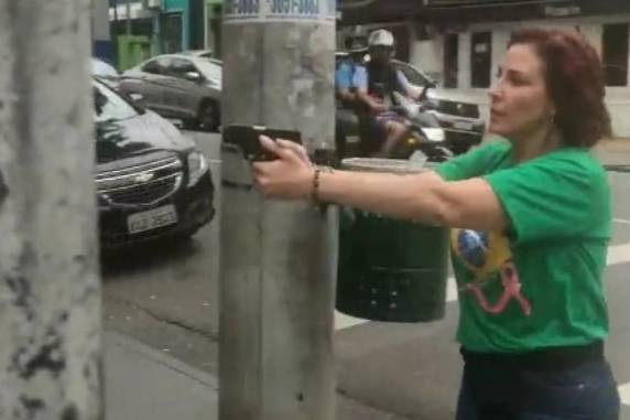 Julgamento tem prazo até 28 de março para ser concluído. Deputada pode ter pena de cinco anos e três meses de prisão