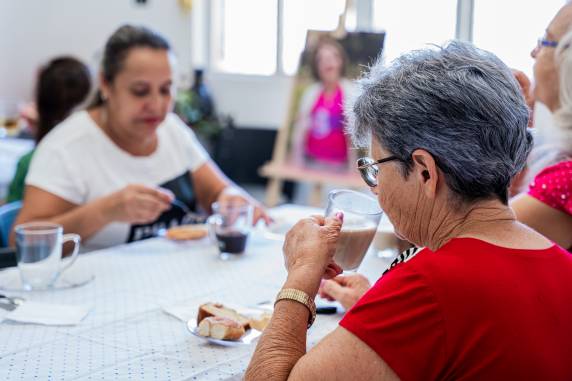 Com uma história marcada pela solidariedade e pelo compromisso com o bem-estar dos assistidos, a Aapecan atua não apenas na assistência direta, mas também na conscientização sobre a prevenção e o diagnóstico precoce do câncer.