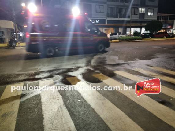 Motorista perde controle de caminhonete que bate em blocos de concreto e em um poste, no Centro de Três de Maio - foto 6