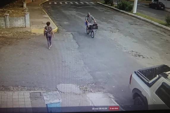 Homem cometeu o crime no dia do aniversário dele. Segundo a polícia, ele pretendia matar a ex-companheira e o namorado dela, mas teria mudado de ideia na segunda-feira, quando tentou, sem sucesso, asfixiar o menino