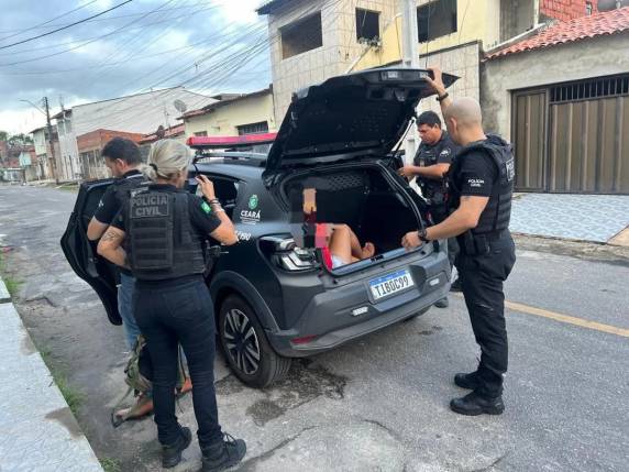Investigação da 3ª Delegacia de Polícia de Canoas, na Região Metropolitana, resultou em operação desencadeada nesta quinta-feira. São cumpridos 12 mandados de prisão temporária e 24 ordens de busca e apreensão