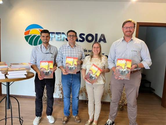 Com o compromisso de preservar e divulgar o legado da soja e sua relação com a trajetória das comunidades locais, o material fará parte do acervo das escolas municipais de Ensino Fundamental e da Biblioteca Pública Municipal.  