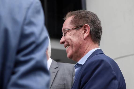 Político responde, desde 2012, por ter feito mudanças em licitação que, segundo a Justiça, gerou prejuízos de mais de R$ 600 mil aos cofres públicos