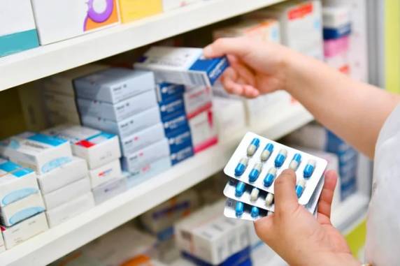 Mercado de remédios é regulado no Brasil e órgão ligado à Anvisa define o teto para aumento de preços. Regra não vale para produtos que não precisam de prescrição médica, como analgésicos mais comuns