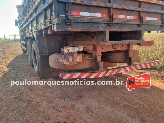 Caminhonete capota após bater na traseira de um caminhão e deixa uma pessoa ferida, na RS-342 em Três de Maio - foto 3