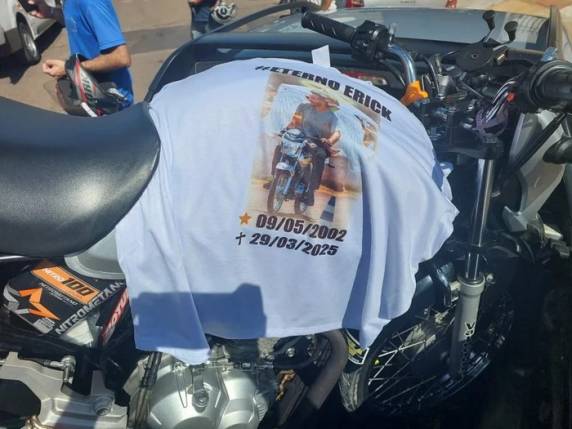 Sepultado o jovem que morreu em acidente de moto na BR-285; motorista que causou acidente ainda não foi identificado - foto 2