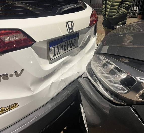 Condutor bate carro em veículos estacionados e foge do local, em Horizontina - foto 2
