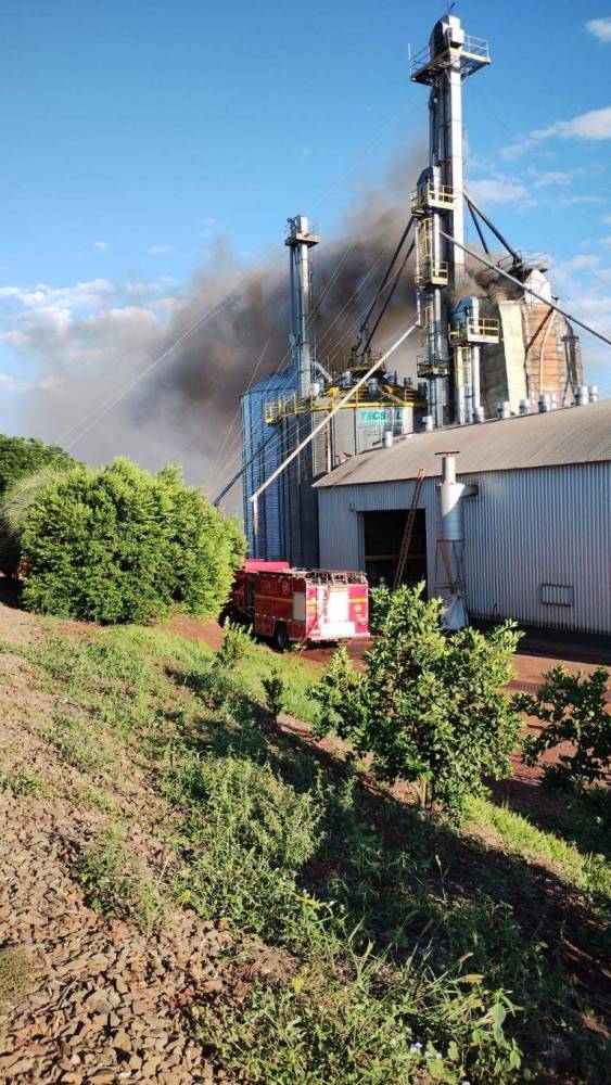 Incêndio atinge silo de armazenamento de grãos no interior de São Luiz Gonzaga - foto 3