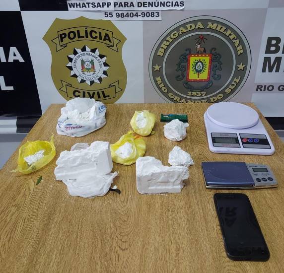 Policiais cumpriram mandado de busca e apreensão em uma residência no bairro São Francisco