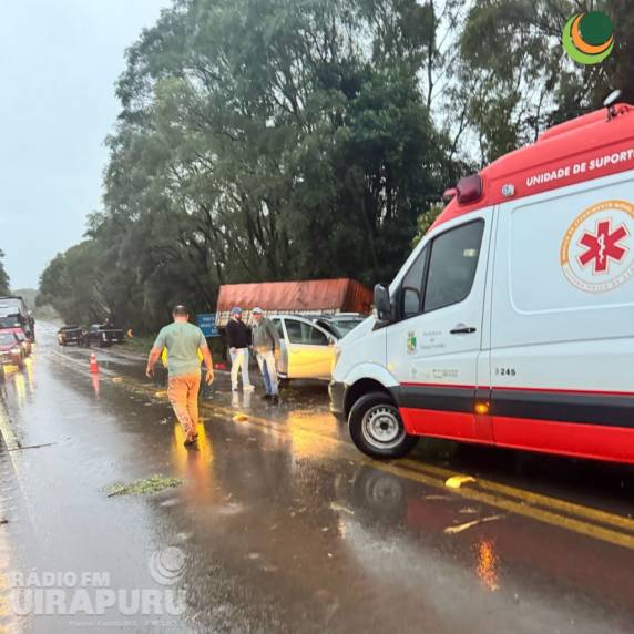 Grave acidente com múltiplos veículos na ERS-153, em Passo Fundo - foto 2