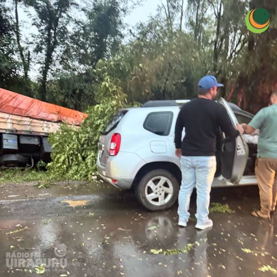 Grave acidente com múltiplos veículos na ERS-153, em Passo Fundo - foto 4