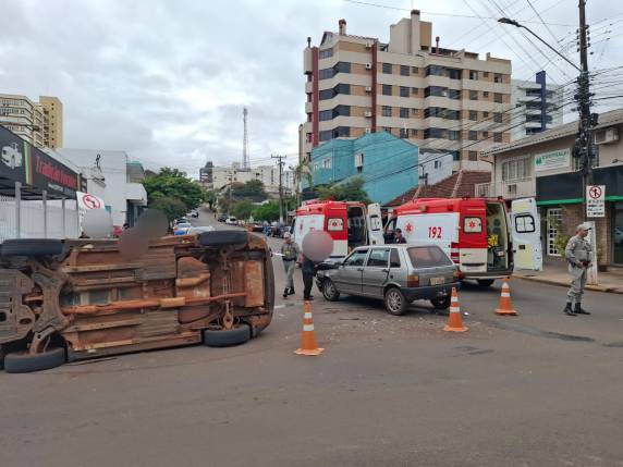 Mulher fica ferida em acidente envolvendo dois veículos no Centro de Ijuí - foto 3
