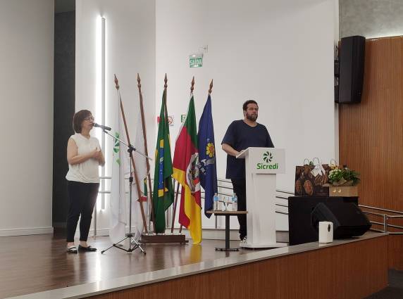 Família Brito Sales palestra em Três de Maio sobre inclusão social e escolar de pessoas neurodiversas - foto 3