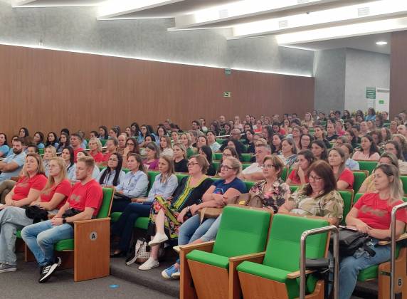 Família Brito Sales palestra em Três de Maio sobre inclusão social e escolar de pessoas neurodiversas - foto 4