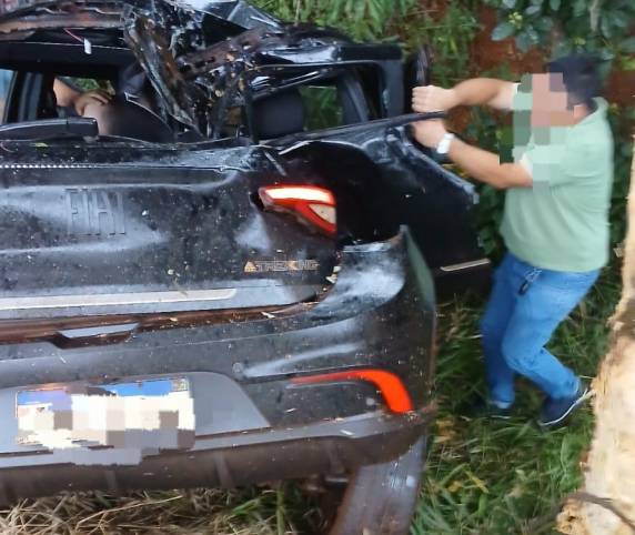 Motorista fica ferido após carro sair da pista e bater em árvore na RS-155 - foto 4