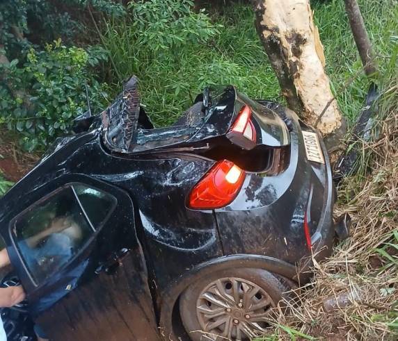 Motorista fica ferido após carro sair da pista e bater em árvore na RS-155 - foto 5