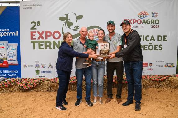 Conhecidos campeões de julgamento de gado da raça holandesa na EXPOAGRO - foto 2